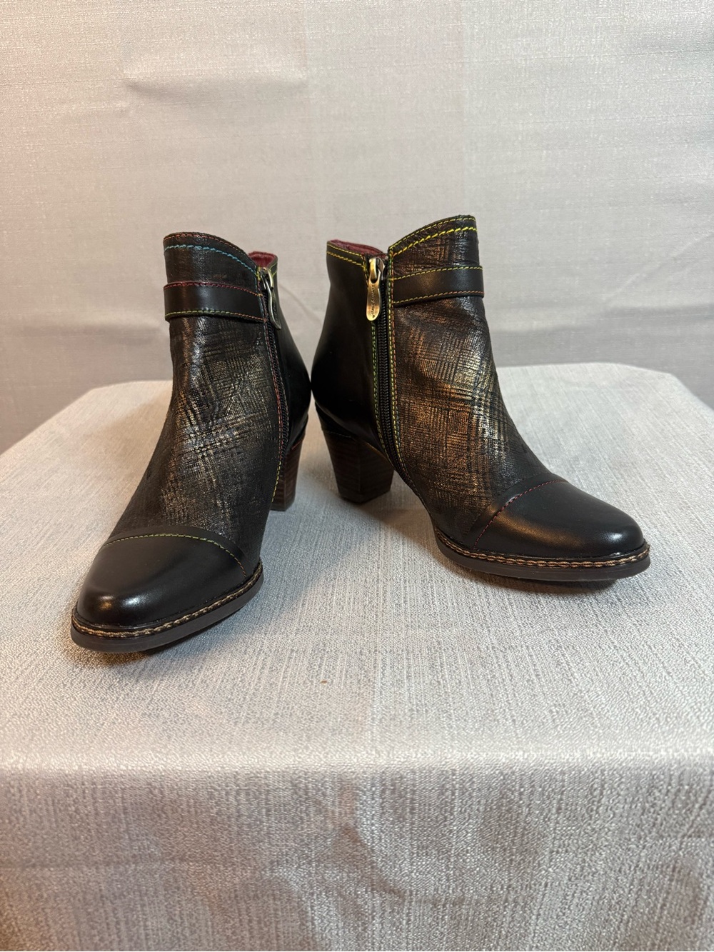 L’Artiste Captivate Black Ankle Boots with Contrast Stitching